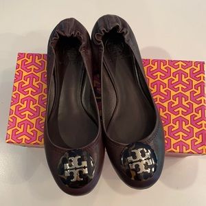 NIB Tory Burch coconut brown Reva 8 tortoise